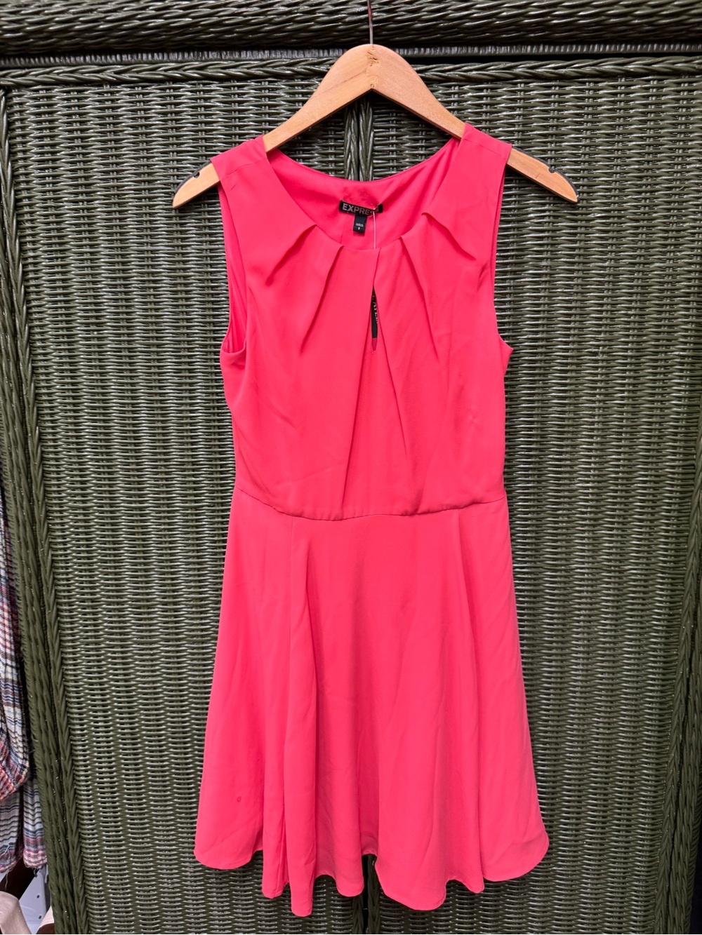 Express Coral Pink Pleated Keyhole Fit & Flare Mini Dress Size 2